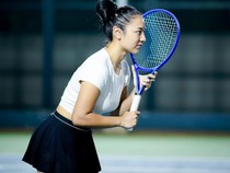 Momen Perdana Anindita Hidayat Main Tenis