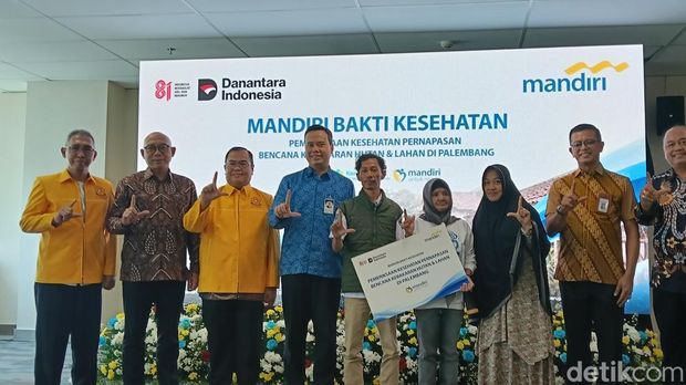 Bank Mandiri memberikan pelayanan kesehatan gratis untuk warga terdampak kabut asap di Palembang Bank Mandiri memberikan pelayanan kesehatan gratis untuk warga terdampak kabut asap di Palembang