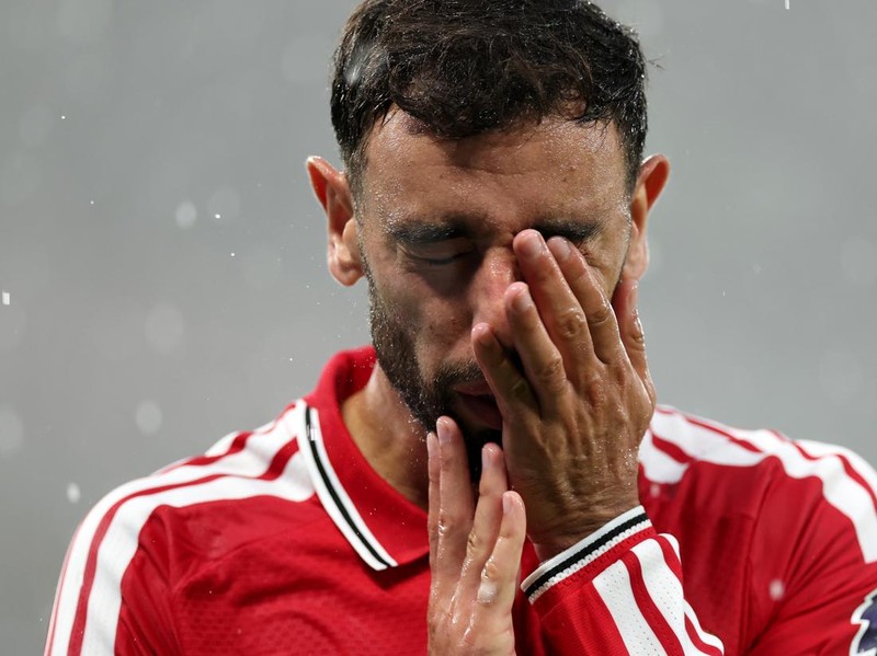 MANCHESTER, ENGLAND - AUGUST 30: Bruno Fernandes of Manchester United wipes rain water off his face during the Premier League 2026/27 match between Manchester United and Ipswich Town at Old Trafford on August 30, 2026 in Manchester, England. (Photo by Dan Mullan/Getty Images)