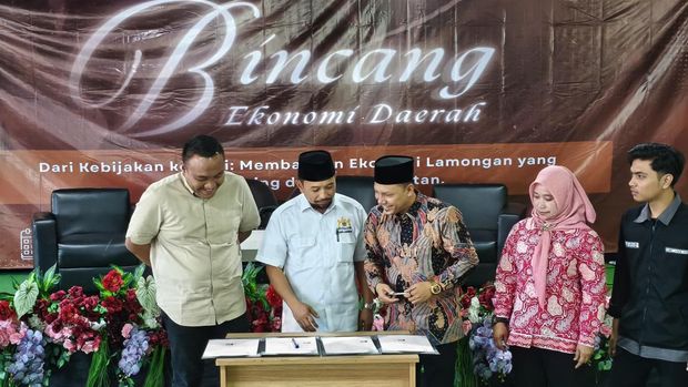 Bupati Lamongan mengajak mahasiswa menggarap potensi ekonomi di daerah.