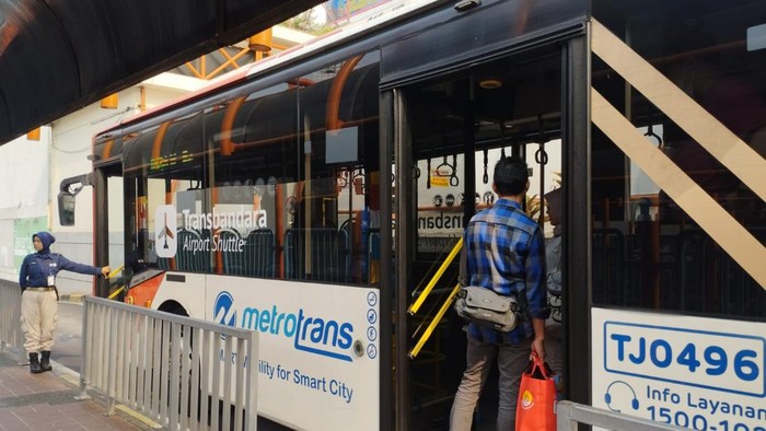 Bus Transbandara di Terminal Blok M, Jakarta Selatan (Syahid/detikcom)