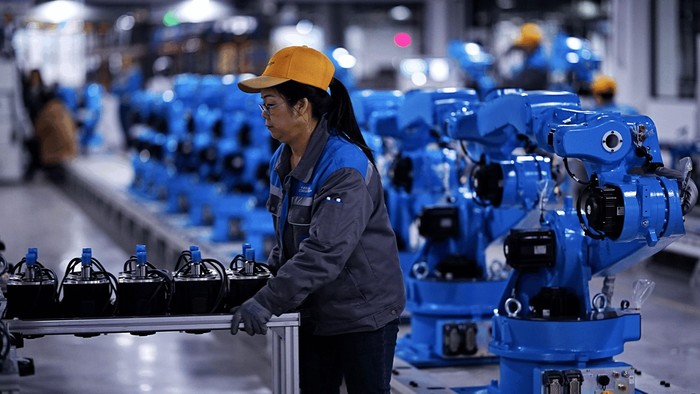Di Balik Ambisi China Pekerjakan Jutaan Robot di Pabrik