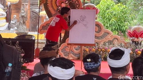 Dinas Kebudayaan (Disbud) Klungkung menggelar pelatihan melukis Wayang Kamasan di Pelantaran Pemedal Agung Klungkung, Senin (31/8/2026). (Foto: Fatih Kudus Jaelani/detikBali) Dinas Kebudayaan (Disbud) Klungkung menggelar pelatihan melukis Wayang Kamasan di Pelantaran Pemedal Agung Klungkung, Senin (31/8/2026). (Foto: Fatih Kudus Jaelani/detikBali)
