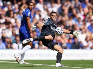 Cukupkah Emi Martinez untuk Pertahanan Chelsea?