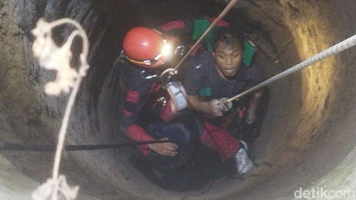 Evakuasi orang tercebur sumur di Sorogaten, Kecamatan Tulung, Klaten, Senin (31/8/2026).