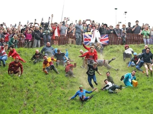 5 Festival Makanan Ekstrem di Dunia, Ada Tantangan Kejar Keju dari Bukit!