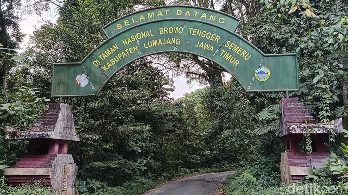 Gerbang Taman Nasional Bromo Tengger Semeru (TNBTS)