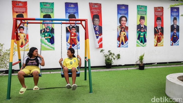 Potret Warga Eks Pinggir Rel Bertahan Hidup di Hunian Sementara Senen