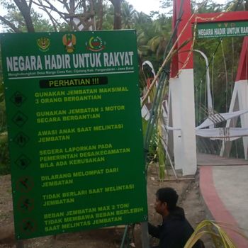 Jembatan Gantung Pongpet di Pangandaran, Jabar ambruk saat dilintasi rombongan Bupati Pangandaran Citra Pitriyami. TNI AD menjelaskan penyebab insiden itu. (dok TNI AD)