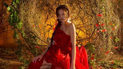 Foto-foto Jennie dari Lokasi Syuting MV FALLEN ANGEL