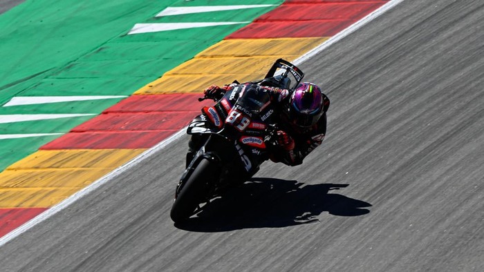 MotoGP - Aragon Grand Prix - Ciudad del Motor de Aragon, Aragon, Spain - August 30, 2026 Aprilia Racings Jorge Martin in action during the race REUTERS/Pablo Morano