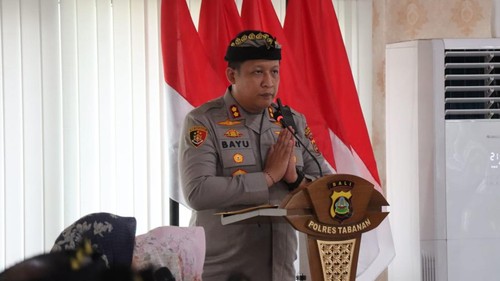 Kapolres Tabanan, AKBP I Putu Bayu Pati, saat pemaparan Desk Evaluasi Zona Integritas di hadapan Tim Penilai Nasional. (Dok. Polres Tabanan)