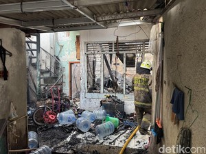 Kebakaran di Gambir Jakpus Hanguskan Sejumlah Rumah dan Gedung Kosong
