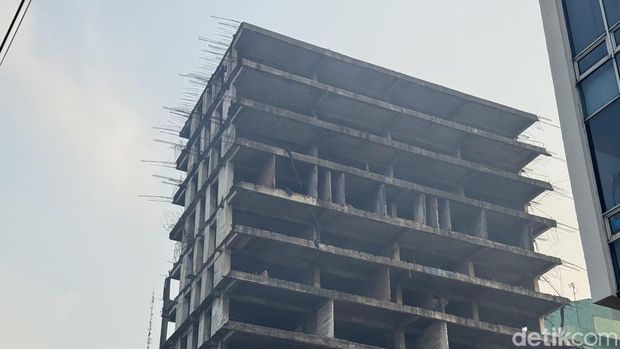 Kebakaran melanda permukiman di kawasan Gambir, Jakarta Pusat (Jakpus). Sejumlah rumah hingga gedung kosong hangus terbakar. (Adhfar AS/detikcom)