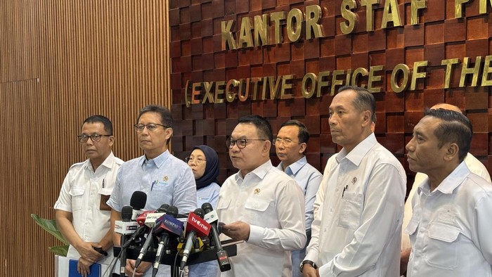 Kepala Staf Kepresidenan (KSP) Dudung Abdurachman memimpin konpers di Kompleks Istana Kepresidenan, Jakarta Pusat, Senin (31/8/2026). (Adfar/detik)