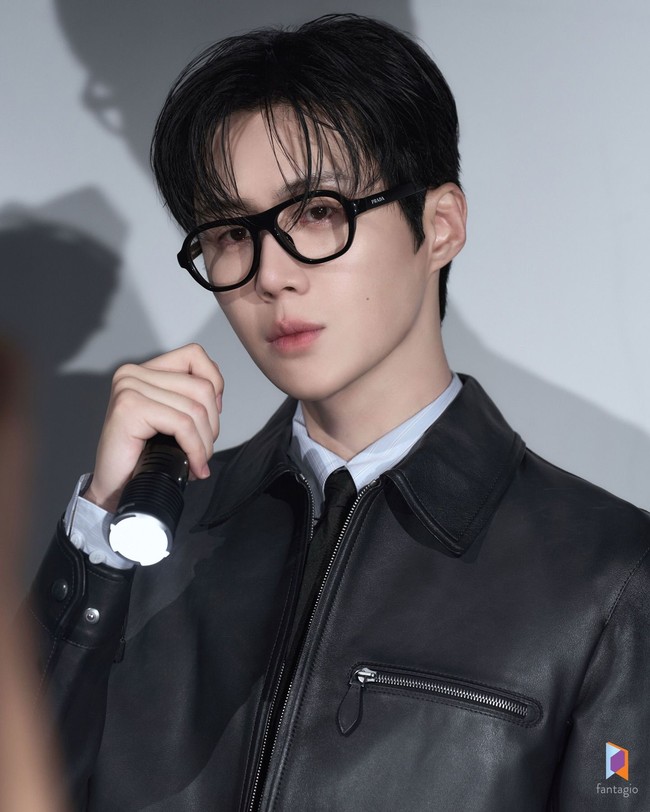 Kim Seon Ho resmi bergabung ke Fantagio setelah kontraknya dengan SALT Entertainment berakhir. Ia berada di bawah naungan agensi yang sama seperti Cha Eun Woo dan Ong Seung Woo sejak Maret 2025. Foto: dok. Instagram @fantagio_official