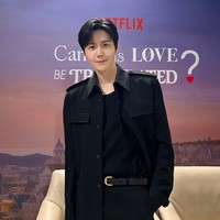 Sementara itu, Kim Seon Ho bersiap mempromosikan drama terbarunya Potraits of Delusion bersama Suzy akhir tahun ini. Drama ini menampilkan transformasi Kim Seon Ho sebagai seorang pelukis yang mendapat tugas melukis potret wanita misterius yang ternyata seorang vampir. Foto: dok. Instagram @fantagio_official