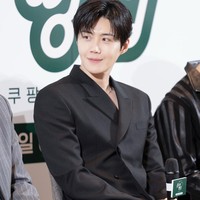 Di sisi lain, penggemar Kim Seon Ho menyadari bintang drama Korea Can This Love Be Translated tidak pernah mengedit foto-foto yang diunggah di akun Instagram pribadinya. Namun, Fantagio seolah mencoba membuat wajahnya sesuai dengan KBS alias Korean Beauty Standard. Foto: dok. Instagram @fantagio_official