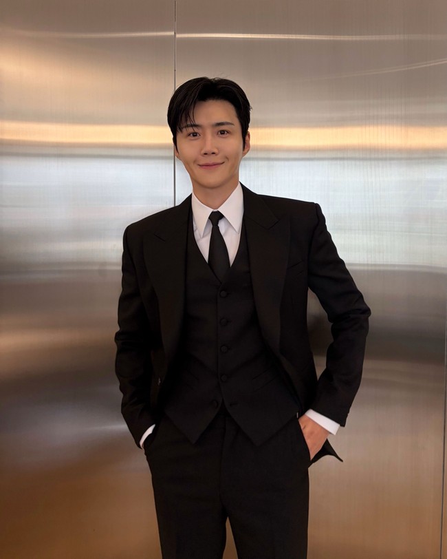 “editannya yg normal-normal aja plss sesuai postingan doi di instagram pribadinya,” “kenapa sih fanta lu seneng banget edit muka ayang gw,” komentar sejumlah penggemar di akun Instagram Fantagio. Foto: dok. Instagram @fantagio_official
