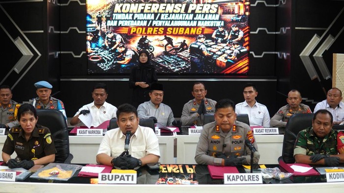 Konferensi pers kasus kejahatan di Mapolres Subang.