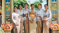 Potret Luna Maya Anggun Berkebaya Bali di Upacara Menek Kelih Ponakannya