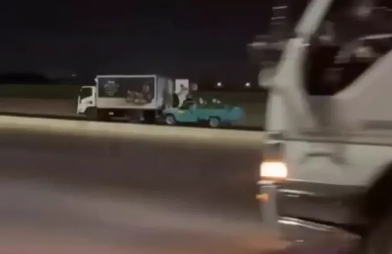 Mirip Adegan Fast & Furious! 140 Kg Ayam Dicuri dari Truk yang Melaju Mirip Adegan Fast & Furious! 140 Kg Ayam Dicuri dari Truk yang Melaju
