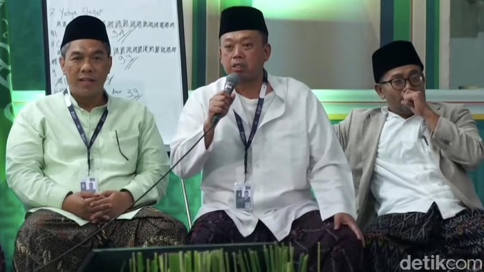 Menteri ATR/BPN, Nusron Wahid (tengah)