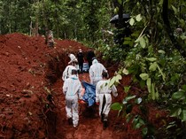 Video: Pemakaman Massal Ratusan Jenazah Korban Banjir Nepal yang Tak Dikenal
