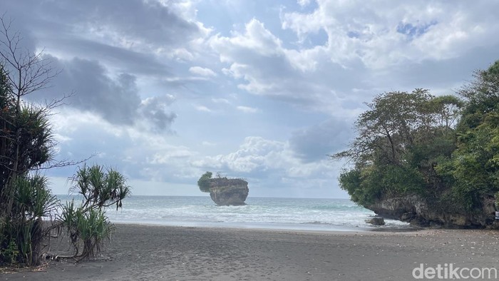 Pantai Madasari Pangandaran