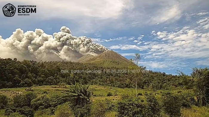 Penampakan erupsi Gunung Sinabung di Kabupaten Karo (Dok. Badan Geologi)