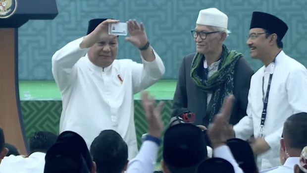 Prabowo Subianto pamer Kartanu saat menutup Muktamar NU