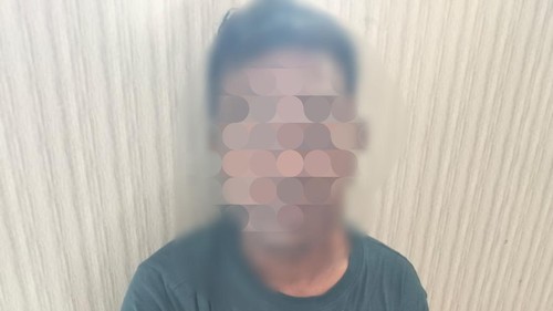 Pria inisial SR asal Dompu ditangkap linmas dan warga saat tertangkap basah mencuri rokok di Lingkungan Timbrah, Kelurahan Pagesangan Barat, Mataram, NTB. (Foto: Polsek Mataram)
