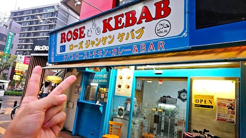 Promosi unik harus menang suit bisa dapatkan isi kebab melimpah