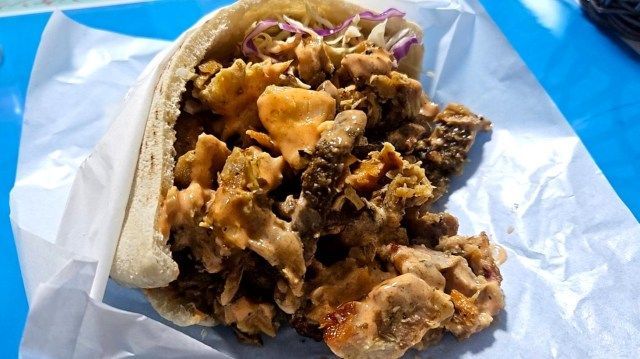 Promosi unik harus menang suit bisa dapatkan isi kebab melimpah