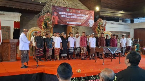 Sebanyak 61 calon perbekelmengikuti deklarasi damai dalam rangka Pemilihan Perbekel (Pilkel) Serentak 2026 di Balai Budaya Gianyar, Senin (31/8/2026). (Foto: Dok. Pemkab Gianyar)