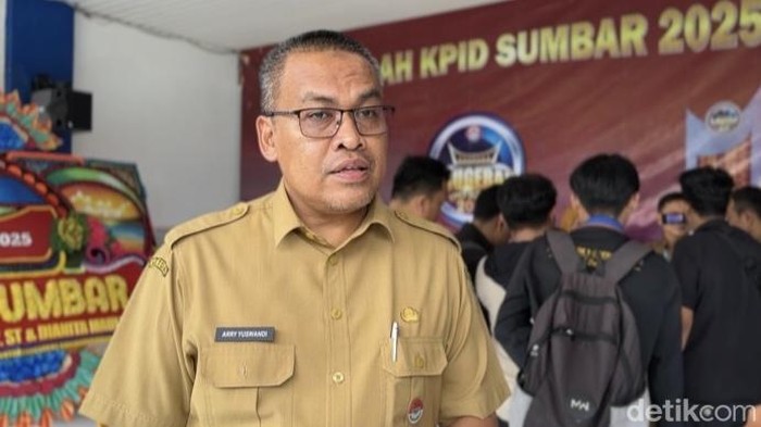 Sekdaprov Sumbar, Arry Yuswandi.