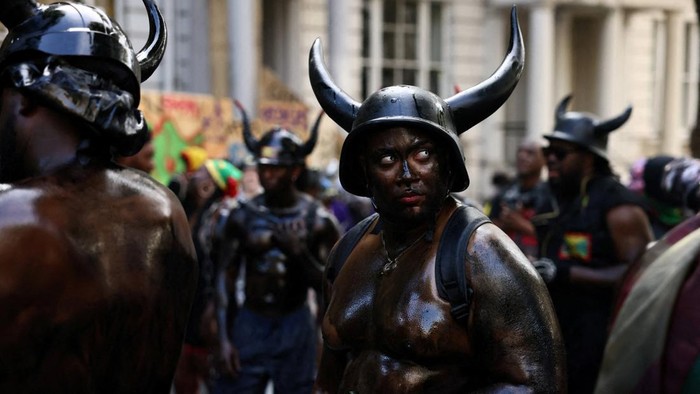 Karnaval Notting Hill 2026 berlangsung meriah di London, Inggris, Minggu (30/8/2026). Ribuan peserta dan pengunjung memadati jalanan kawasan Notting Hill untuk mengikuti salah satu perayaan budaya terbesar di kota tersebut. REUTERS/Jack Taylor