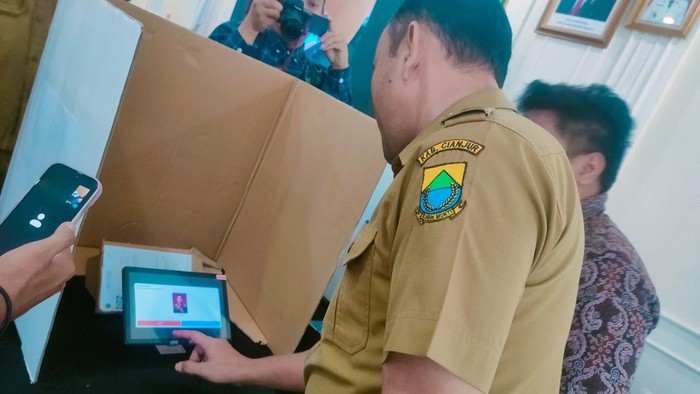 Simulasi pilkades digital di Cianjur.