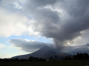 Erupsi Gunung Sinabung, Warga di 2 Desa Bakal Dievakuasi
