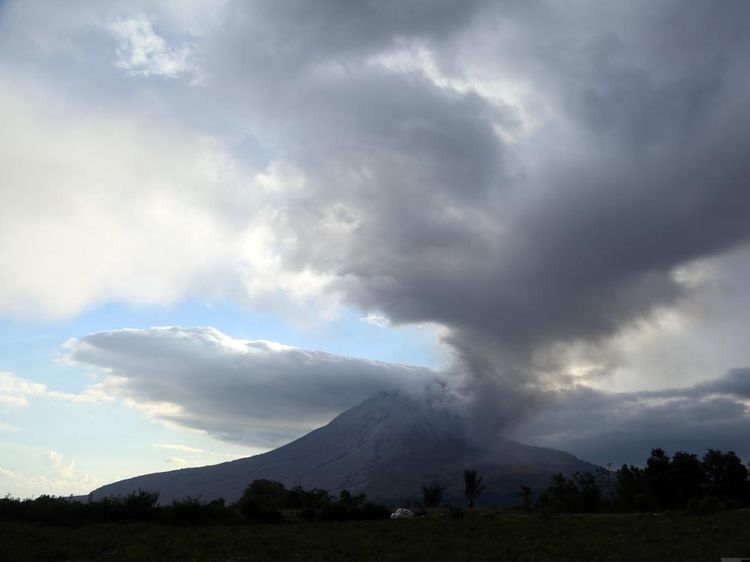 Sinabung Kembali Erupsi, Kolom Abu Membumbung hingga 3.500 Meter