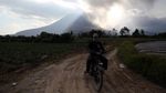Potret Gunung Sinabung di Karo yang Kembali Erupsi