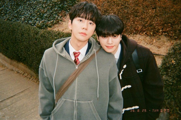 Song Kang dan Lee Jun Young membintangi drama Korea Four Hands Two Sonatas.