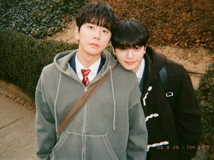 Song Kang dan Lee Jun Young membintangi drama Korea Four Hands Two Sonatas.