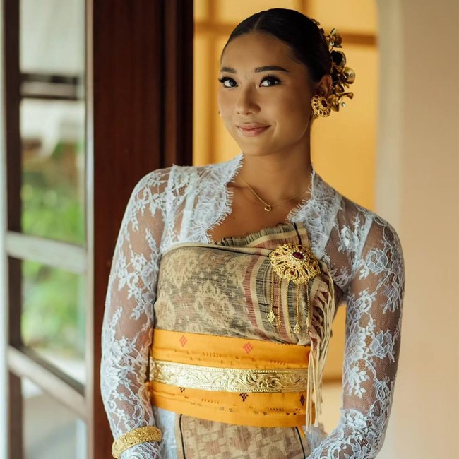 Potret Suri Jabrik, Keponakan Luna Maya Jalani Ritual Menek Kelih