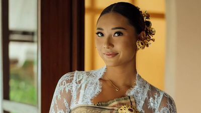 Potret Suri Jabrik, Keponakan Luna Maya Jalani Ritual Menek Kelih