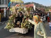 Unik! Pengantin di Kuningan Diarak Forklift Sejauh 700 Meter