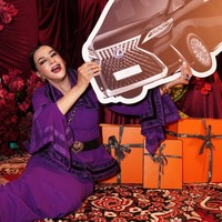 Yang tak kalah curi atensi ialah kado yang sudah disiapkan Tasya untuk sang mama. Tak hanya memberikan beragam produk mewah Hermes, Tasya juga memberikan sebuah mobil Lexus untuk ibunda tercinta. Foto: Instagram/@tasyafarasya