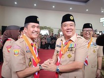 Dinilai Berdedikasi, Walkot Ratu Dewa Terima Lencana Melati Pramuka