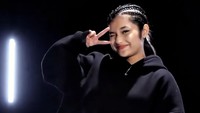 Apa aku jadi atlet ya? Kata kakak aku jangan atlet, capek mending influencer boxing. Kita dapat engagement, uang, followers banyak. Abis fight, fight aku jadi top trending, abis itu pasti naik followers. Dari uangnya dan followersnya banyak, jadi kita dikenal orang. Kalau kita dikenal influencer boxing, audiensnya bukan cuma orang yang suka boxing, tuturnya. Foto: Instagram @winonaaakaramoy