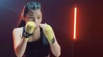 Winona, Adik Davina Karamoy Hobi Banget Boxing